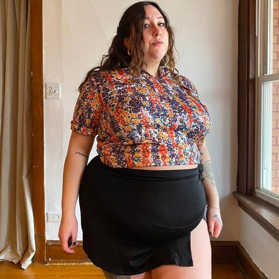 1980s Haband for Her Floral Polyester Short Sleeve Blouse. Fits up