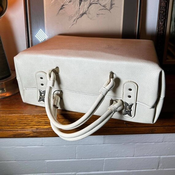 1960s White Faux Leather Textured Rectangle Handb… - image 4