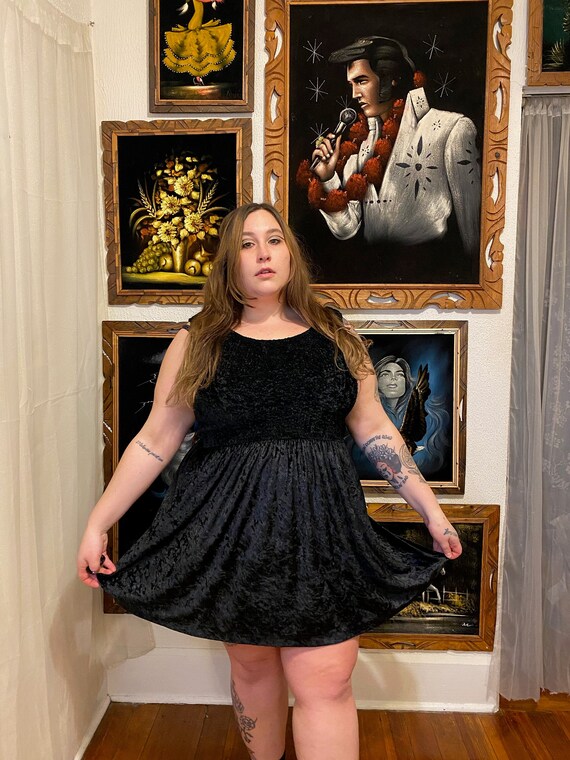 1970s 70s Plus Size Vintage Crushed Black Velvet D