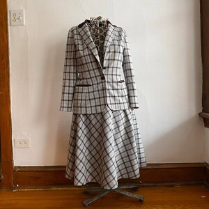 1970s Lucky Tops by L&K. Polyester Grey and Black Blazer and Skirt Set. Medium Large.