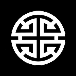 Könnte beinhalten: Ein weißes, kreisförmiges Symbol mit einem komplexen, geometrischen Design. Das Symbol besteht aus vier ineinandergreifenden Quadraten, von denen jedes ein kleineres Quadrat im Inneren hat. Das Symbol wird in der chinesischen Kultur oft verwendet, um Glück und Wohlstand zu repräsentieren.