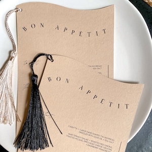 El menú de borlas onduladas de Wren / Menú de boda moderno / Menú de boda Boho