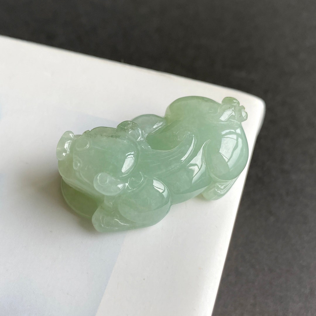 ビルマ　翡翠　ペンダント？　骨董 米国関税込み - ハッピーブッダ 本物の翡翠、ミャンマー産翡翠 ライト