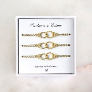 Partners in Crime: set van 3 gouden handboeienarmbanden, bijpassende armbanden voor beste vrienden/huisgenoten/zusjes/vriendschapsvriendjesset voor 3