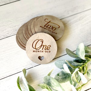 Disques Baby Milestone - Jalons de la première année - Jalon en bois - Cartes de jalon mensuel - Cadeau de nouveau-né - Cadeau de fête de bébé - Accessoires photo