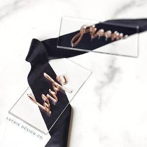 SET OF 2 - 3D Bride and Groom Acrylic Laser Cut Name Plate Setting - Couples Sign - Name Place Cards - 3d Acrylic Name Signs - Place Setting