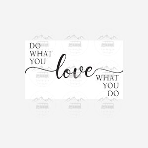 Puede incluir: Impresi&oacute;n tipogr&aacute;fica en blanco y negro con el texto "Do what you love what you do".