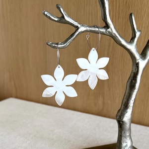 White flower earrings, white snowflake earrings, silver hoop acrylic earrings, dangle earrings, bridal earrings, boho earrings, gift for her