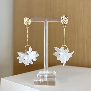 White flower earrings, statement petal earrings, wedding earrings, bridal flower earrings, boho earrings, floral earrings, gift for her