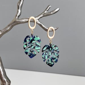 Monstera leaf earrings, green tropical leaf earrings, green mosaic earrings, gold oval geometric earrings, gift for her, resin boho earrings