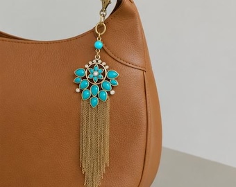 Turkos väskberlock, tofsberlock, boho handväskberlock, västerländsk väskaccessoar, turkos nyckelring, kristallväskhänge, present till henne