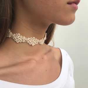 White lace choker, white textile choker, lace necklace, gothic choker, steampunk lace necklace, victorian lace choker, gift for her, gifts