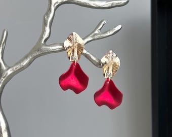 Rote Blüten Blatt Ohrringe, Blattgold Ohrringe, Statement Ohrringe, Boho Floral Ohrringe, moderne botanische Schmuck, Geschenk für sie