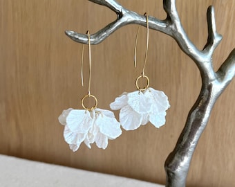 White leaf drop earrings, petal dangle earrings, chic wedding earrings, bridal earrings, boho drop earrings, floral earrings, gift for her