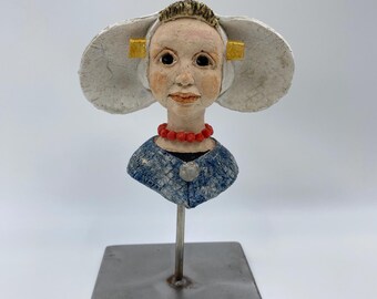 Mädchen aus Zeeland, Miniatur-Mädchen aus Zeeland, Tracht, Keramikfigur, Mädchen aus Zeeland auf einem Sockel