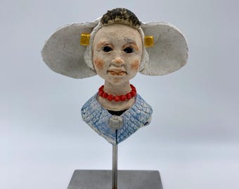 Mädchen aus Zeeland, Miniatur-Mädchen aus Zeeland, Tracht, Keramikfigur, Mädchen aus Zeeland auf einem Sockel