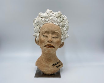 stardust soul, masker op sokkel, beeld met tekst, vrouwen beeld