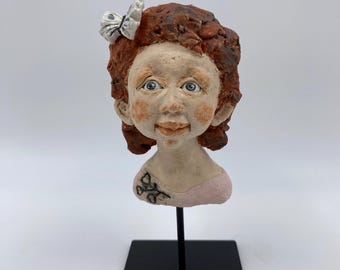 kleine buste, buste met vlinder, vrouwenbuste, minibuste