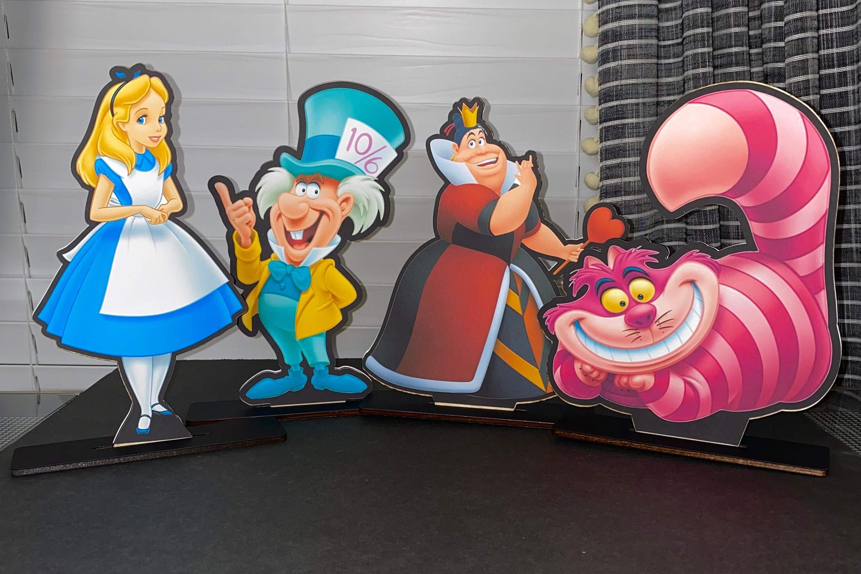 Alice in Wonderland centerpieces Alice in wonderland party movie mad hatter queen of hearts Cheshire twins birthday theme