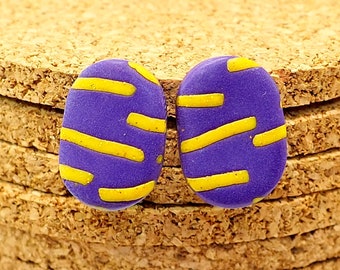 Boucles d’oreilles Inspirées des années 90 Purple & Gold Glitter Dashed Polymer Clay Pill Stud