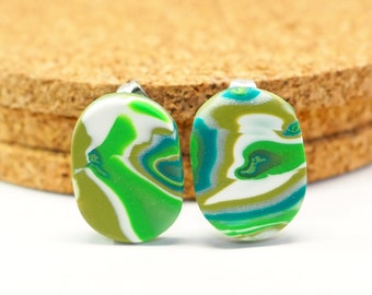 Vert et blanc Mokume Gane Inspired Polymer Clay Pill Stud Boucles d’oreilles