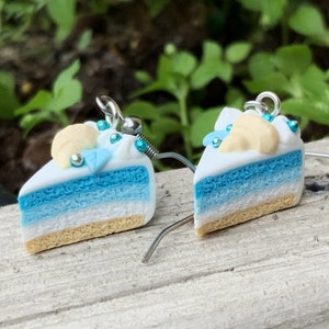 Blue cake earrings - Cake earrings - Miniature cake - Polymer clay cake - Beach cake - Sea cake - Realistic cake - Food earrings