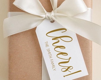 Etiquetas de presente Cheers Script de 2 x 3,5 polegadas | Etiquetas de presente personalizadas | Etiqueta de presente colorida para a família