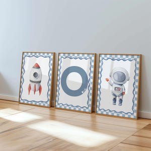 Personalisiertes Weltraum-Wandbild-Set (3-teilig): Astronauten-Initialen-Druck für Kinderzimmer, Weltraumrakete für Babyzimmer (ungerahmt)