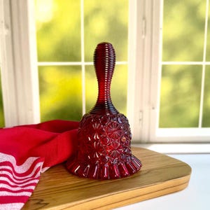 FENTON RUBY DAISY and Button Glass Bell, Fenton Bells, Fenton, Bell Collectibles, Fenton Glass, Christmas Decor, Vintage Fenton Red Glass