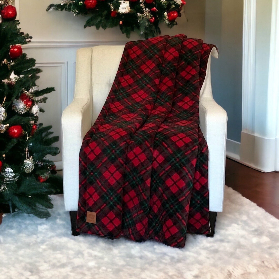 THROWS/LAP BLANKETS Reversible Fleece Throws Cabin Fleece Throws Lap