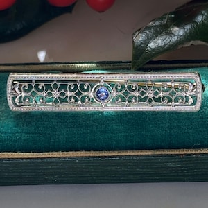 Antique Edwardian Blue Sapphire Filigree Platinum and Yellow Gold Brooch Circa 1901 - 1910