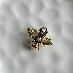Vintage Diamond and Sapphire 18k Yellow Gold Bee Brooch 1980s