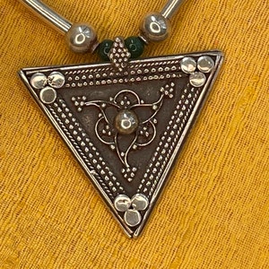 Vintage Hand Crafted Sri Lankan 925 Silver Necklace with Pendant and aventurine beads