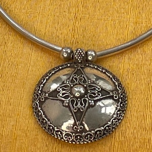 Vintage Hand Crafted Sri Lankan 925 Silver Necklace with Pendant