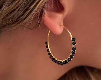 Boucles d'oreilles créoles avec pierres noires - Minimaliste - Bijoux faits main - Bijoux - Cadeaux personnalisés - Cadeau pour elle - Cadeaux