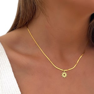 Sun Shape Pendant Necklace - Circle Shaped Necklace - Boho Necklace - Minimalist - Personalized Gifts - Jewelry - Gifts