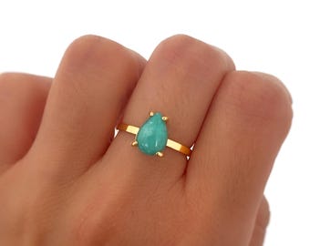 Anello turchese e oro, gemma a forma di goccia, anello boho minimalista e delicato, gioiello con pietra naturale, regalo estivo ispirato all'oceano, impilabile