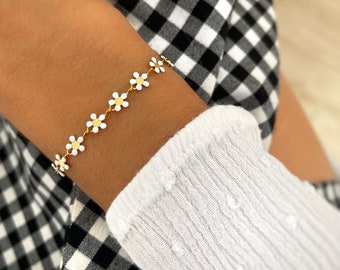 Flower-shaped bracelet - Flower bracelet - Delicate bracelet - Handmade Jewelry - Personalized Gifts - Gift for her - Gifts