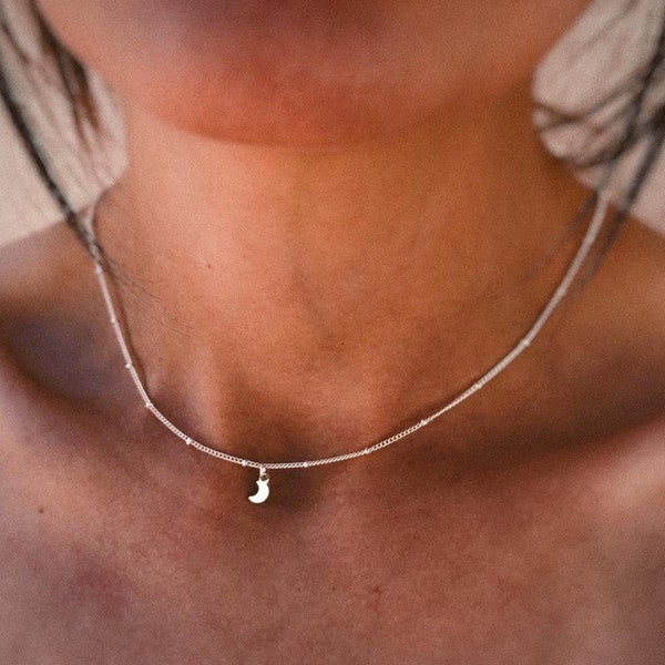 Mond-Halskette – Halsband Mond-Halskette – Halbmond-Halskette – minimalistisch – handgefertigter Schmuck – personalisierte Geschenke – Geschenk für sie – Geschenke
