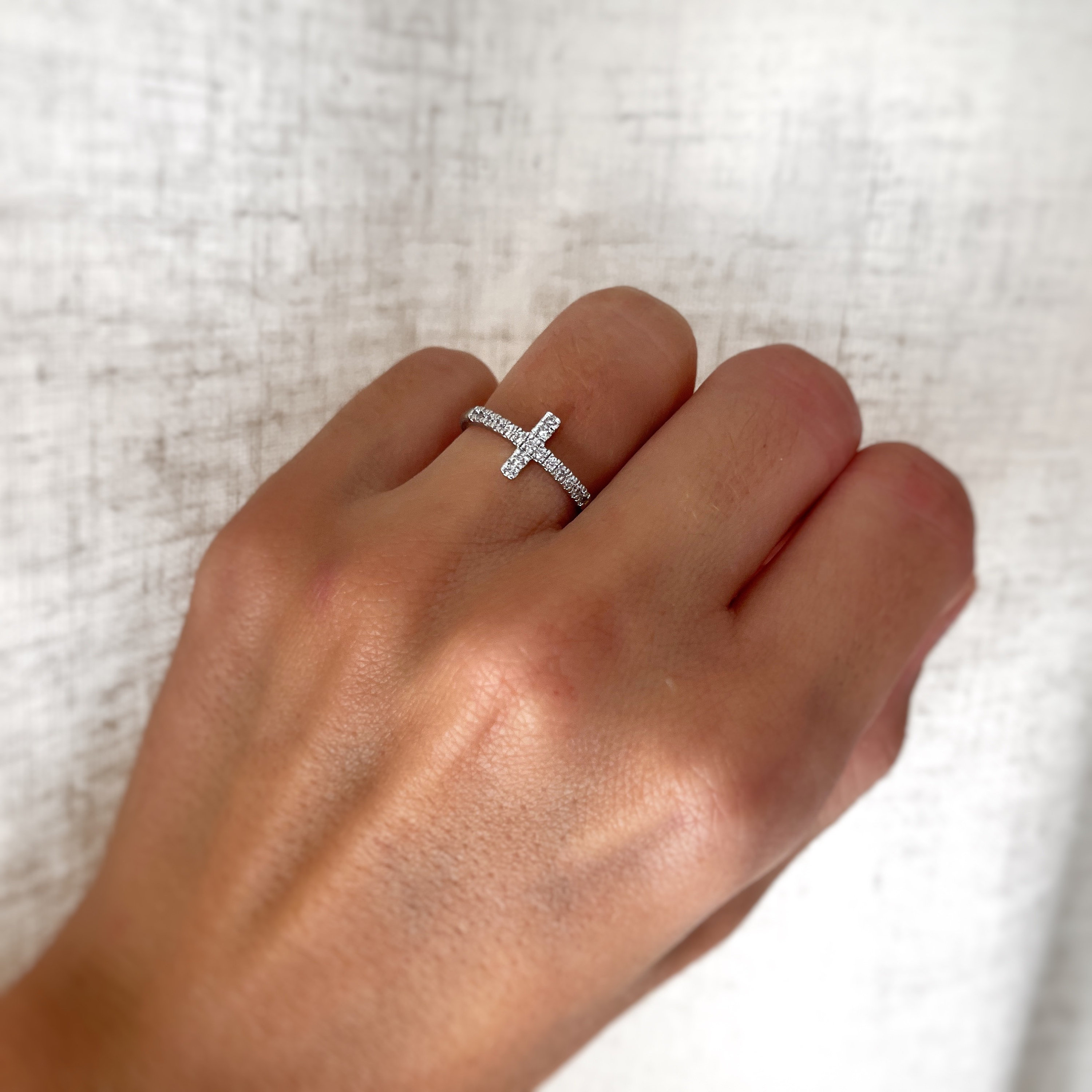 Bague en forme de croix avec pierres blanches Bague avec pierre Bijoux faits a la main Cadeaux personnalises Bijoux Cadeau pour elle Cadeaux Etsy Canada