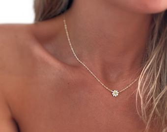 collier de fleurs, collier de petites fleurs, collier de fleurs blanches, cadeaux pour elle, collier de petites fleurs, collier de fleurs, minimaliste, cadeaux