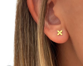 Boucles d’oreilles Tiny Flower Stud - Boucles d’oreilles fleuries - Flower Studs - Small Studs - Minimaliste - Cadeaux personnalisés - Cadeau pour elle - Cadeaux