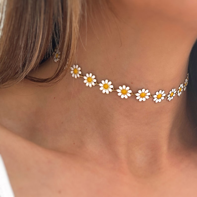 Collier de fleurs, Collier de petites fleurs, Collier de fleurs blanches, cadeaux pour elle, Collier de petites fleurs, Minimaliste, Cadeaux pour elle, Cadeaux image 2