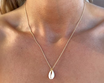 White Shell Pendant Necklace - Gold Shell Necklace - Shell Choker - Shell Jewelry - Handmade Jewelry - Minimalist - Gifts for her - Gifts