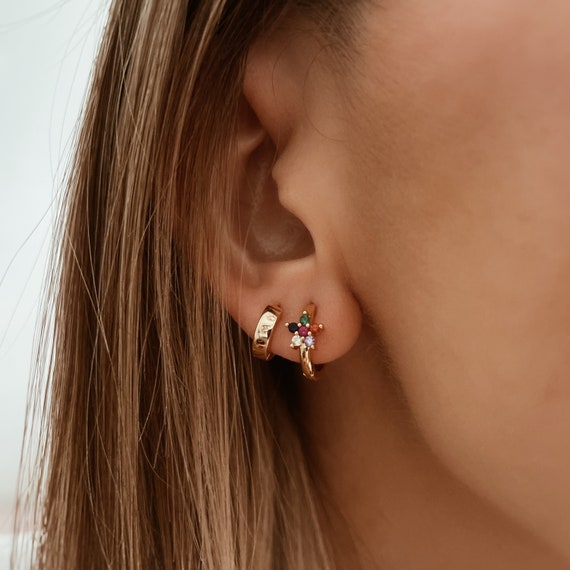 Flower shaped hoop earrings discount