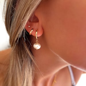 Pearl Hoop Earrings - Pearl Huggie Earrings - Baroque Pearl Earrings - Handmade Jewelry - Minimalist -Personalized Gifts- Gift for her-Gifts