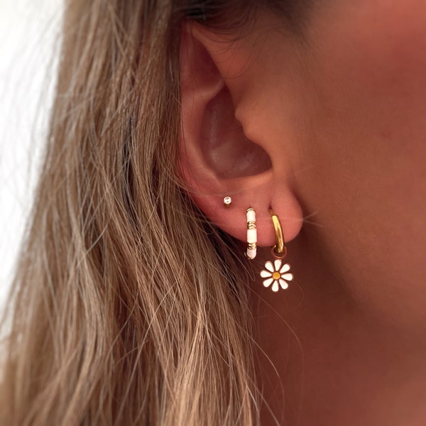 Boucles d’oreilles fleuries - Boucles d’oreilles délicates - Boucles d’oreilles fleurs blanches - Boucles d’oreilles fleurs roses - Minimaliste - Cadeaux personnalisés - Cadeau pour elle - Cadeaux