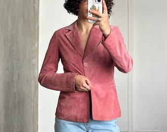 Chaqueta vintage de piel de ante auténtica en color rosa.
