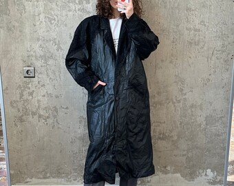 Vintage 90s straight leather coat in black