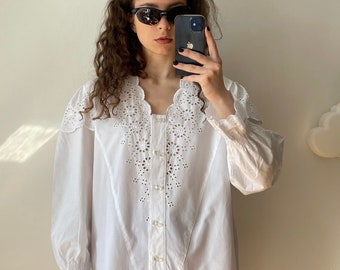 Blusa vintage de mujer en color blanco, estilo boho